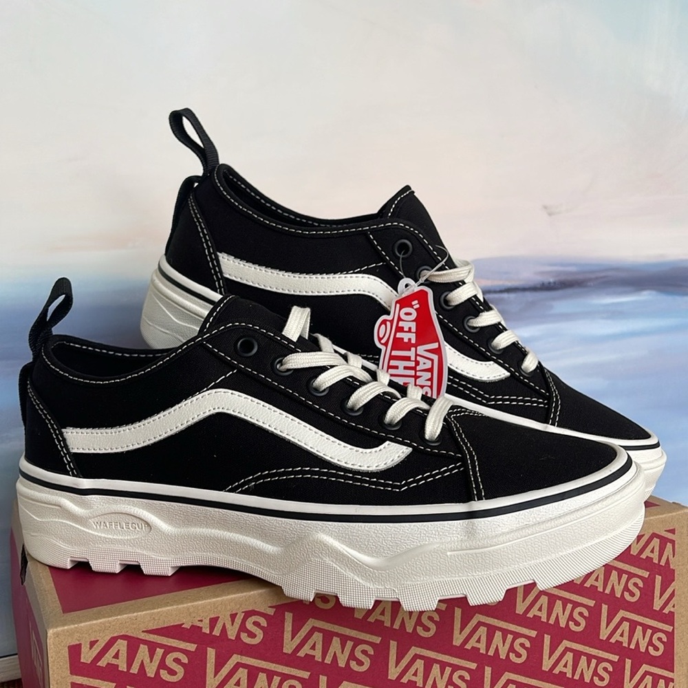 Vans Men’s Sentry Old Skool (Canvas) Black/Marshmallow
VN0A5KR3VQE
Sneakers - Picture 7 of 16